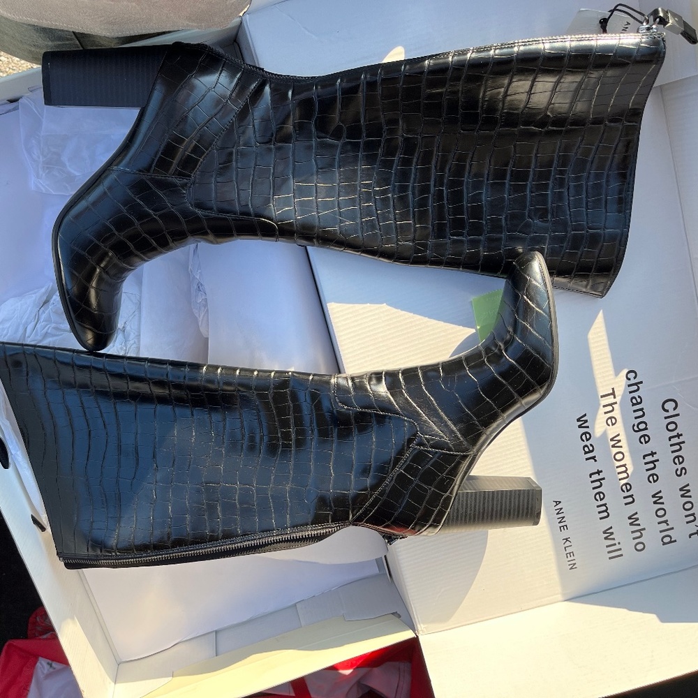 Anne Klein Aknastya Wide Calf Boots, size 7